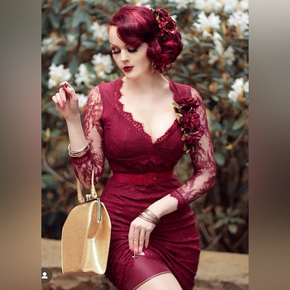 EUC La Dentelle Wiggle Dress in Crimson Size M - La Femme en Noir